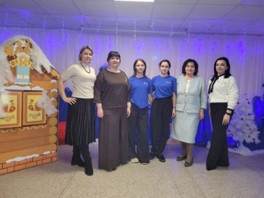 Виктор Катунин: Отметил для себя интересную новость: в Спасской школе в преддверии Дня артиста состоялась премьера спектакля "Тайна снежной избушки" в исполнении младшей группы театральной студии "От этюда до спектакля"