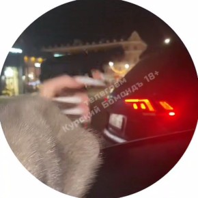 Сотрудники полиции начали проверку по факту повреждения остановочного павильона на улице Союзной