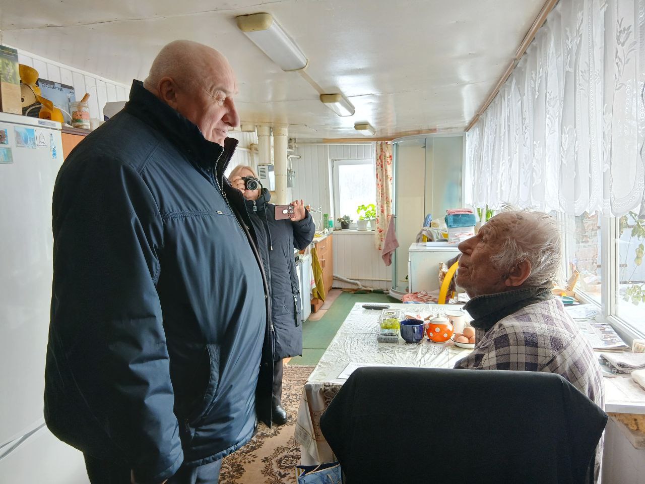 Геннадий Енютин: Сегодня побывал в д.Красниково Шумаковского сельсовета и поздравил с Днем рождения замечательного человека, труженика тыла Красникова Николая Васильевича Геннадий Енютин: Сегодня побывал в д.Красниково Шумаковского сельсовета и поздравил с Днем рождения замечательного человека, труженика тыла Красникова Николая Васильевича