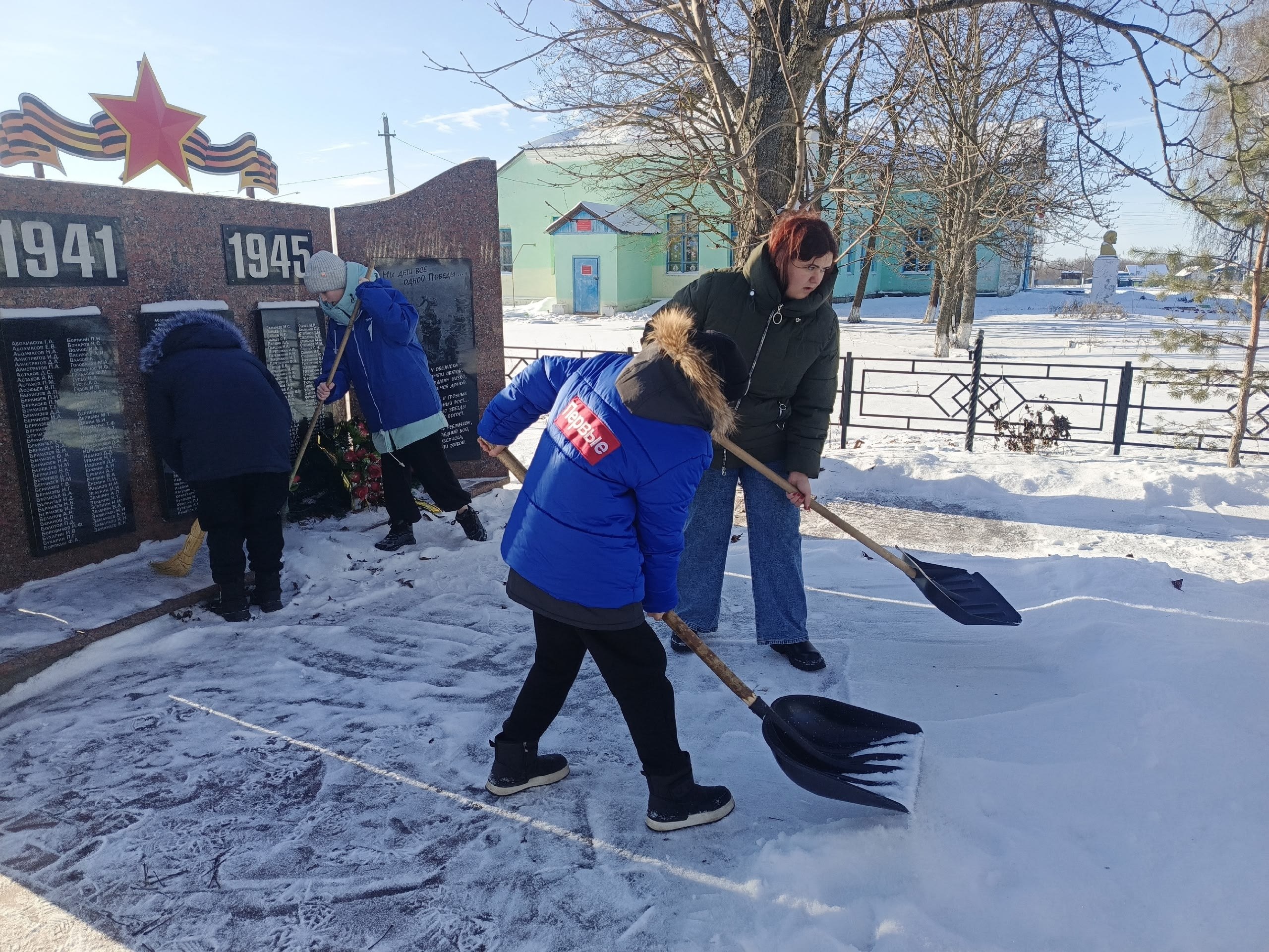 Тимуровцы в деле!. Активисты Движения Первых Сазановской школы присоединяются к акции "Память поколений" которая проходит в рамках Дня Тимуровца Тимуровцы в деле!. Активисты Движения Первых Сазановской школы присоединяются к акции "Память поколений" которая проходит в рамках Дня Тимуровца