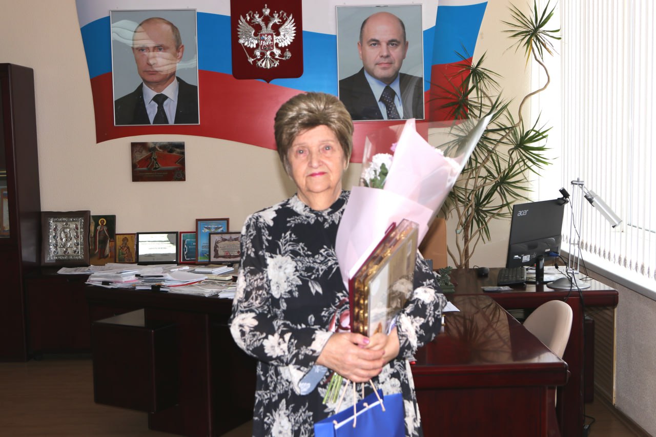 Александр Михайлов: Сегодня с коллегами поздравили с Днем рождения председателя Железногорской городской общественной организации «Несовершеннолетних узников фашистских концлагерей» и просто замечательную женщину Надежду...