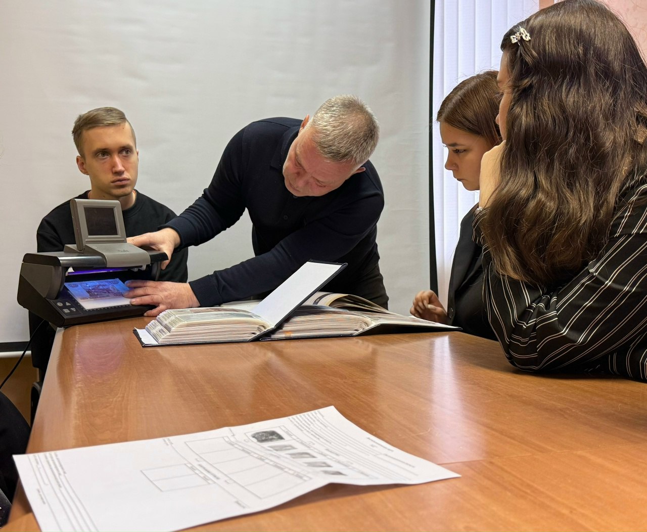 В Курской области Всероссийская акция «Студенческий десант» стартовала с визита в экспертно-криминалистический центр В Курской области Всероссийская акция «Студенческий десант» стартовала с визита в экспертно-криминалистический центр