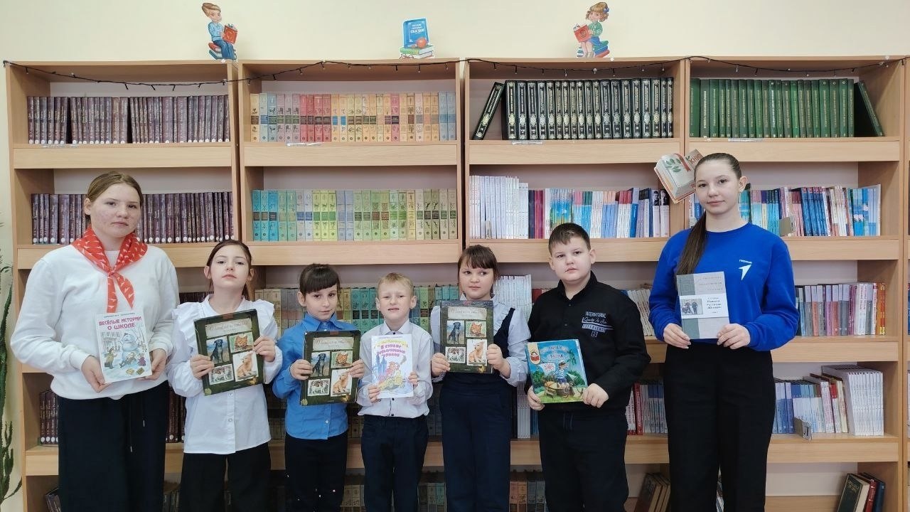 Андрей Амерев: Книги Первых. Ко Дню тимуровца активисты первичного отделения Ясеновской школы провели мастер-класс по реставрации книг в школьной библиотеке Андрей Амерев: Книги Первых. Ко Дню тимуровца активисты первичного отделения Ясеновской школы провели мастер-класс по реставрации книг в школьной библиотеке