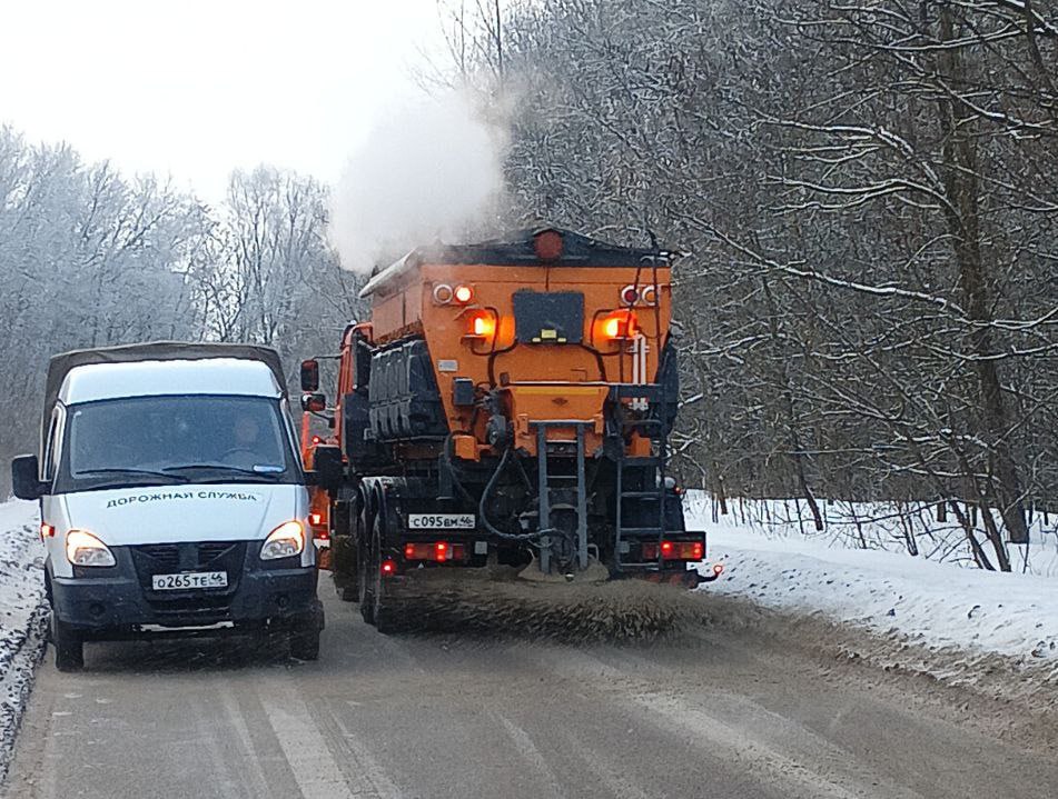 Коммунальные службы города продолжают интенсивную уборку улиц от снега Коммунальные службы города продолжают интенсивную уборку улиц от снега