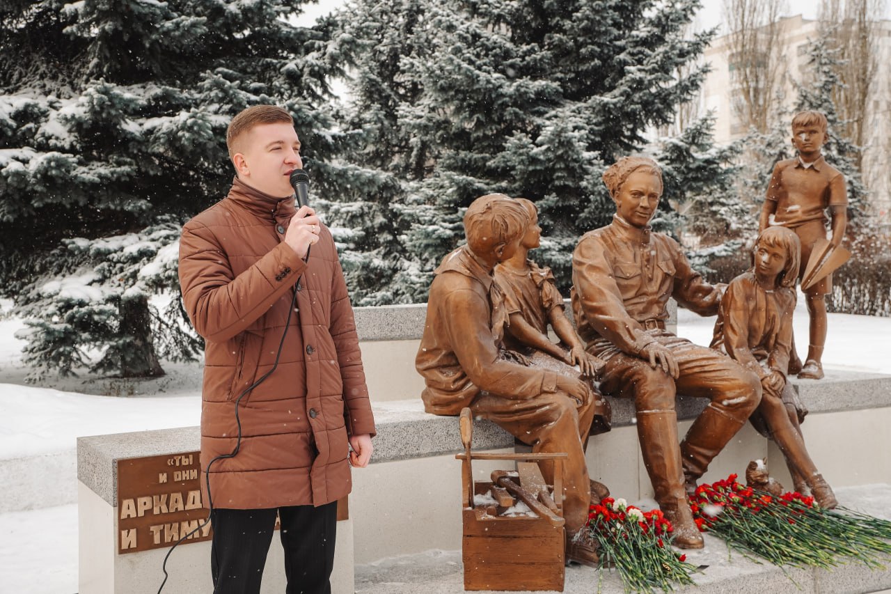 22 января исполнилось 122 года со дня рождения нашего земляка – знаменитого писателя Аркадия Гайдара 22 января исполнилось 122 года со дня рождения нашего земляка – знаменитого писателя Аркадия Гайдара