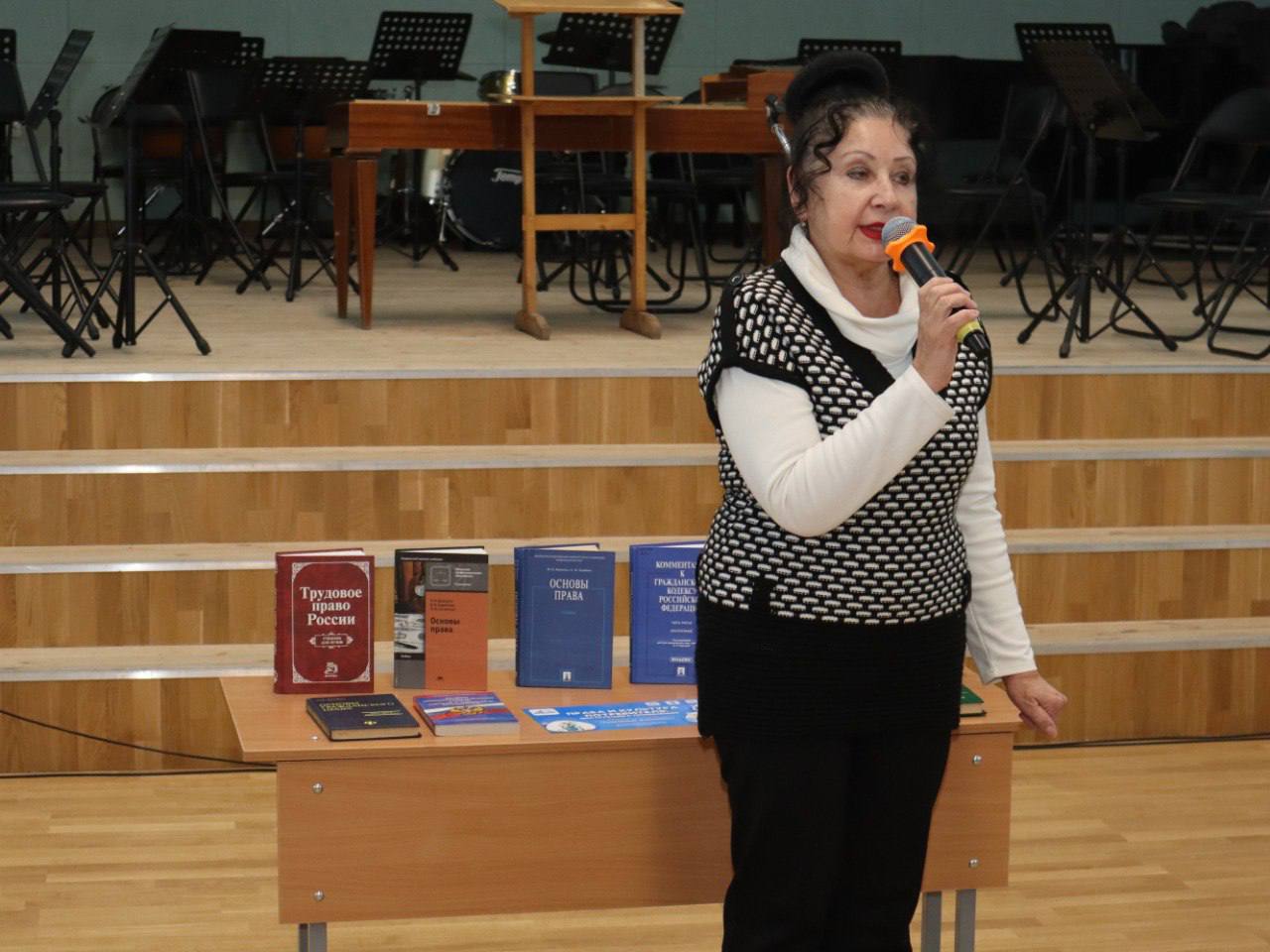 Председатель курского избиркома Евгений Черкашин встретился с учащимися музыкального колледжа-интерната для слепых в Курске Председатель курского избиркома Евгений Черкашин встретился с учащимися музыкального колледжа-интерната для слепых в Курске