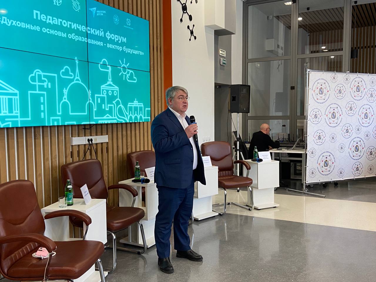 Александр Михайлов: Железногорск с рабочим визитом посетила министр образования Курской области Наталия Леонова Александр Михайлов: Железногорск с рабочим визитом посетила министр образования Курской области Наталия Леонова