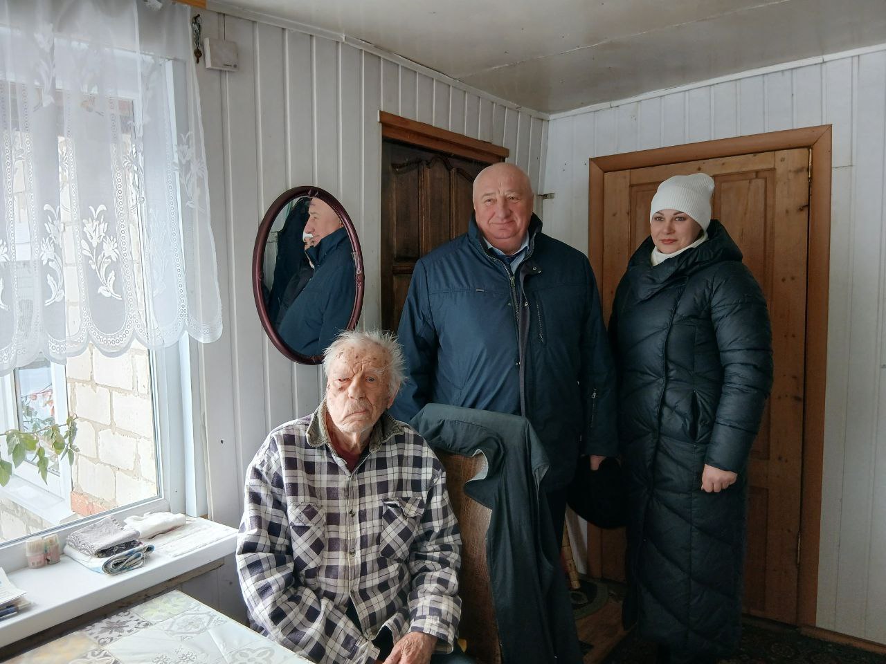 Геннадий Енютин: Сегодня побывал в д.Красниково Шумаковского сельсовета и поздравил с Днем рождения замечательного человека, труженика тыла Красникова Николая Васильевича Геннадий Енютин: Сегодня побывал в д.Красниково Шумаковского сельсовета и поздравил с Днем рождения замечательного человека, труженика тыла Красникова Николая Васильевича