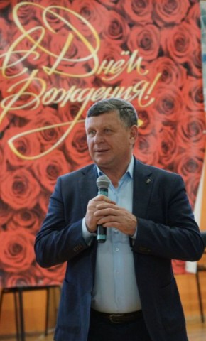 Сергей Бочаров: Дорогие друзья! Хочу поблагодарить вас за поздравления и добрые пожелания, сказанные сегодня в мой адрес