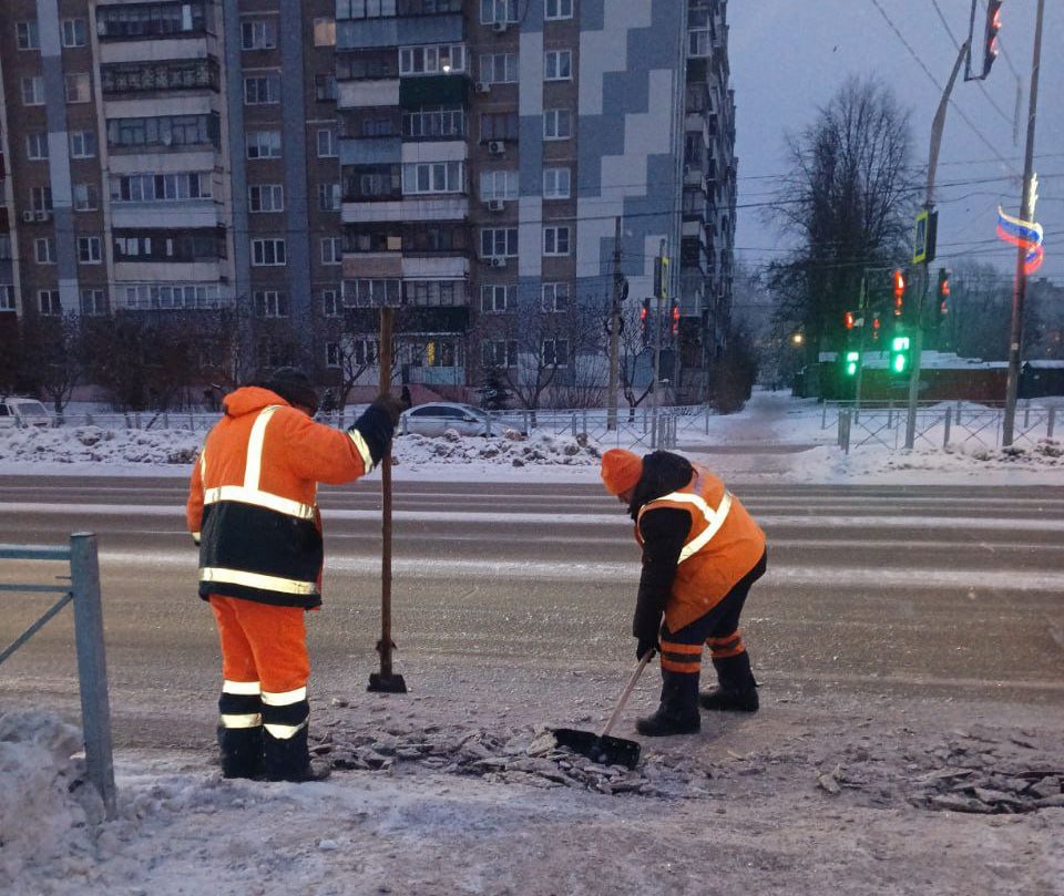 Дороги и тротуары Курска убирают 70 человек и 61 машина Дороги и тротуары Курска убирают 70 человек и 61 машина