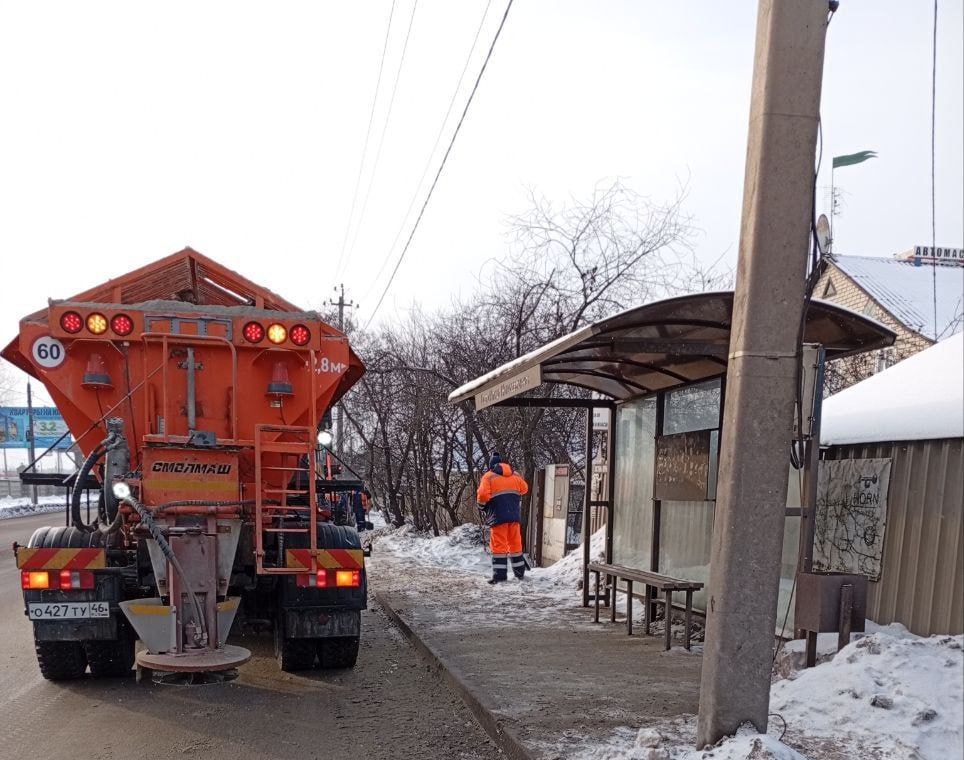 Коммунальные службы города продолжают интенсивную уборку улиц от снега Коммунальные службы города продолжают интенсивную уборку улиц от снега