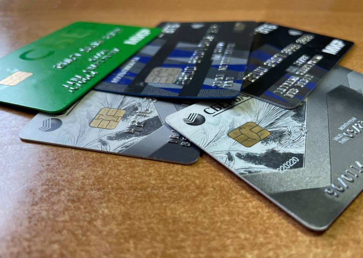 Курянка лишилась почти 350 тысяч рублей, поверив звонкам лжесотрудников ведомств