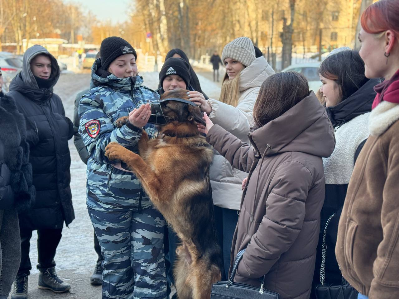 В Железногорске в рамках всероссийской акции «Студенческий десант» организовано знакомство со полицейской службой В Железногорске в рамках всероссийской акции «Студенческий десант» организовано знакомство со полицейской службой