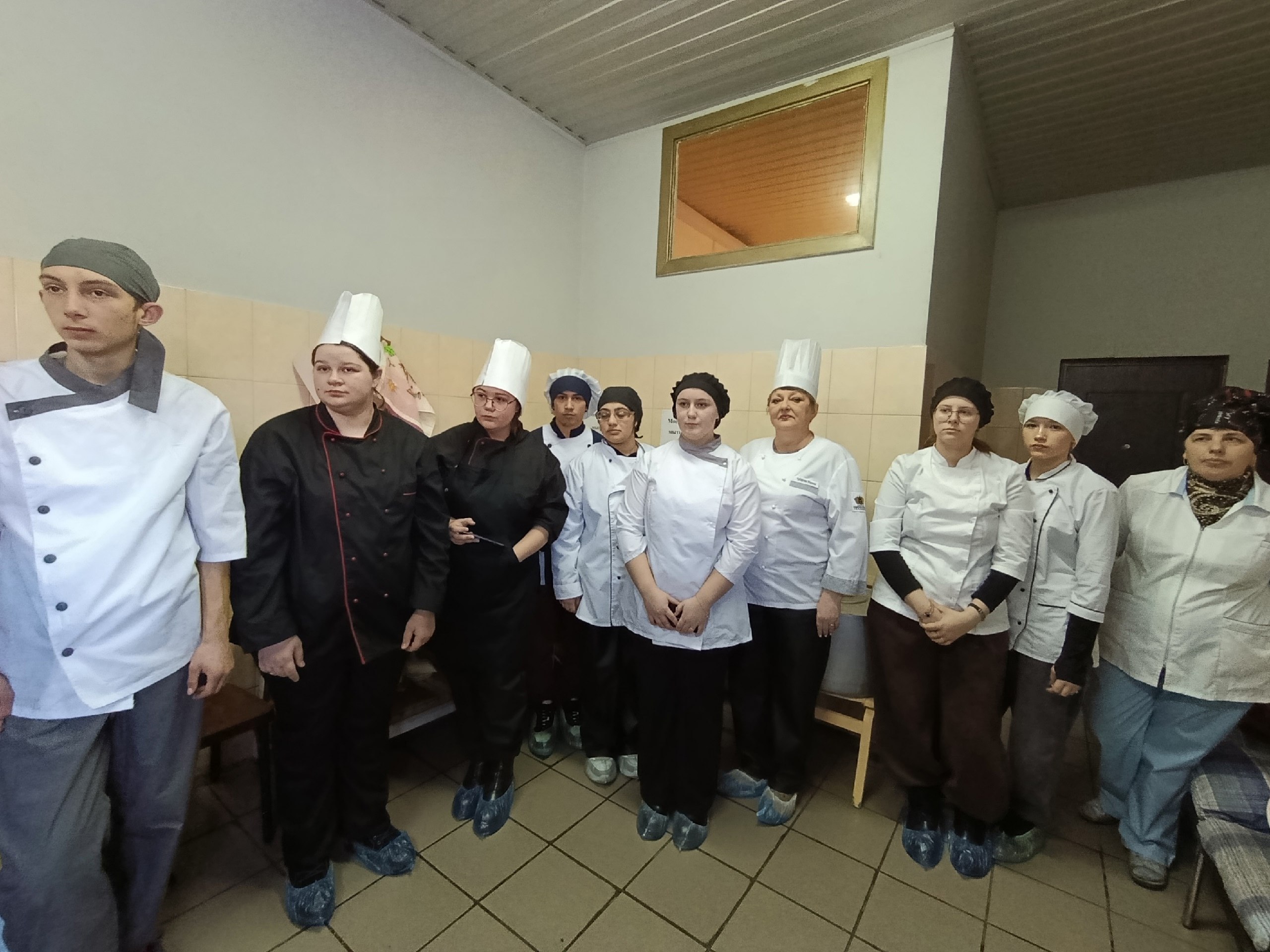 Сегодня в кондитерском цехе потребительского общества «Щигровское» для студентов второго и третьего курсов Щигровского филиала социально-аграрного техникума им. В. М. Клыкова прошёл мастер-класс «Будущие мастера» Сегодня в кондитерском цехе потребительского общества «Щигровское» для студентов второго и третьего курсов Щигровского филиала социально-аграрного техникума им. В. М. Клыкова прошёл мастер-класс «Будущие мастера»