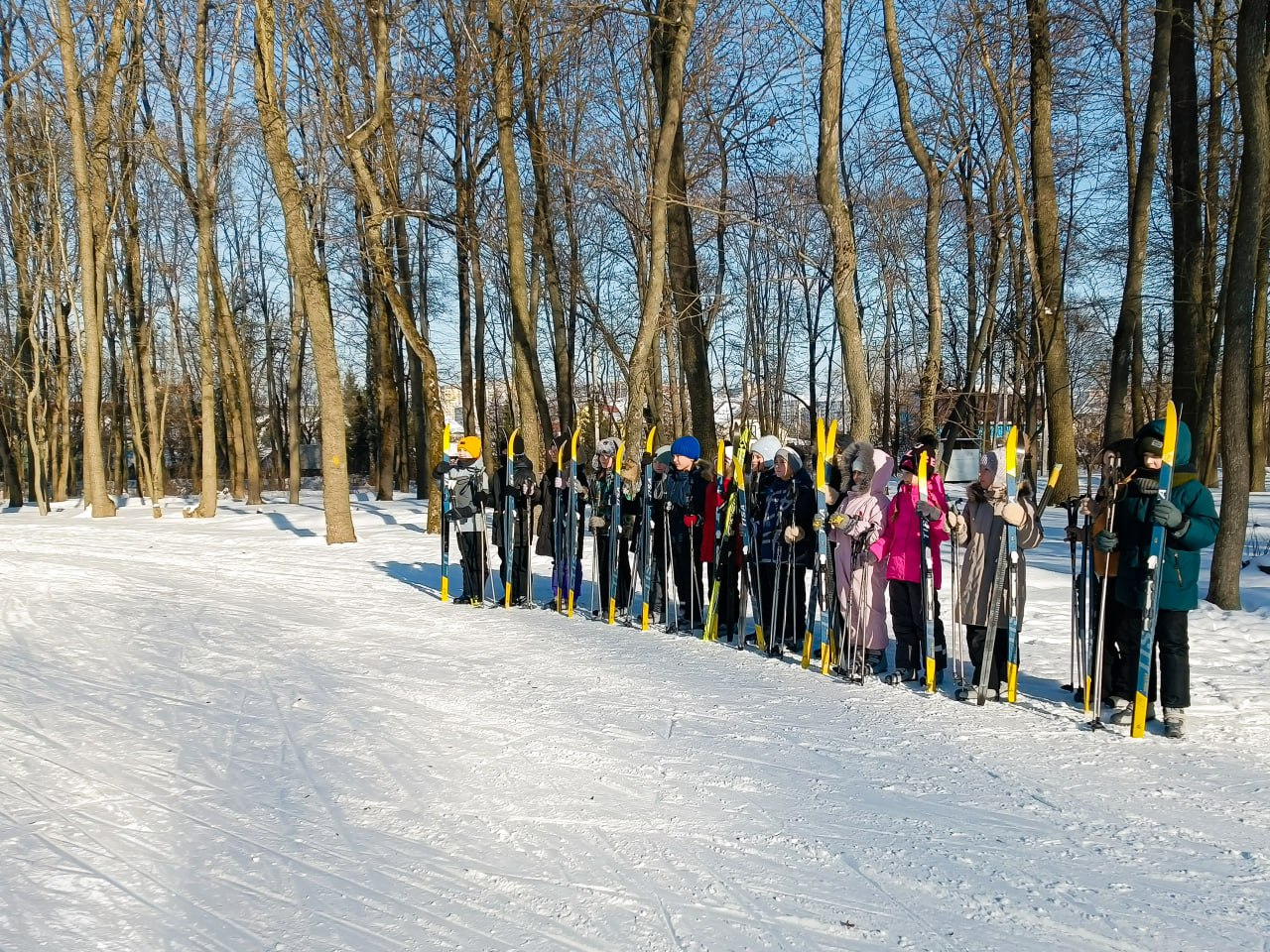 Более 200 педагогов вышли на лыжню в урочище Парк Солянка Более 200 педагогов вышли на лыжню в урочище Парк Солянка