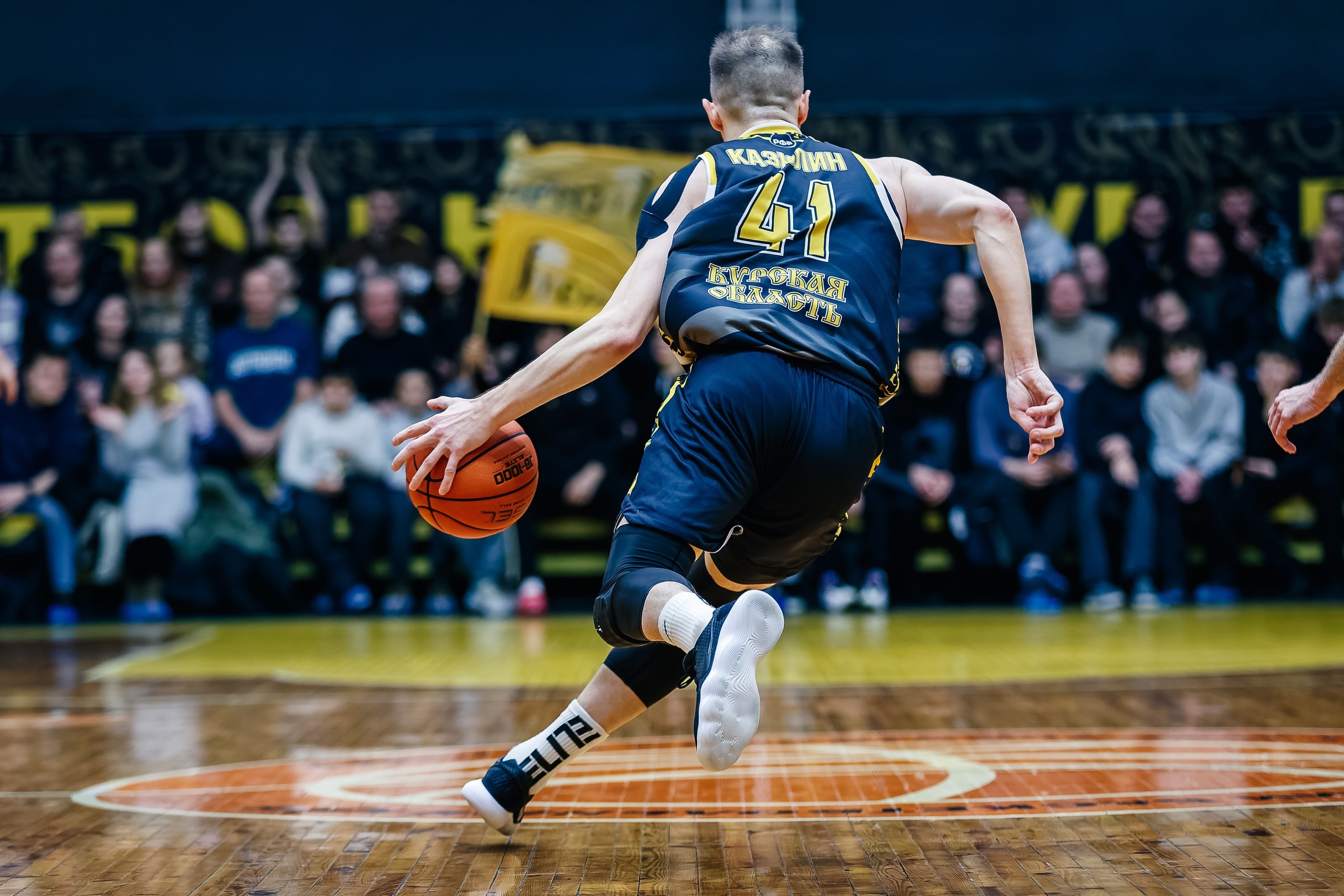 СОХРАНИЛИ ЛИДЕРСТВО. Курские "Русичи" провели дома два матча с одним из главных конкурентов на медали Высшей лиги брянской "Десной" и сохранили за собой единоличное лидерство в турнирной таблице СОХРАНИЛИ ЛИДЕРСТВО. Курские "Русичи" провели дома два матча с одним из главных конкурентов на медали Высшей лиги брянской "Десной" и сохранили за собой единоличное лидерство в турнирной таблице