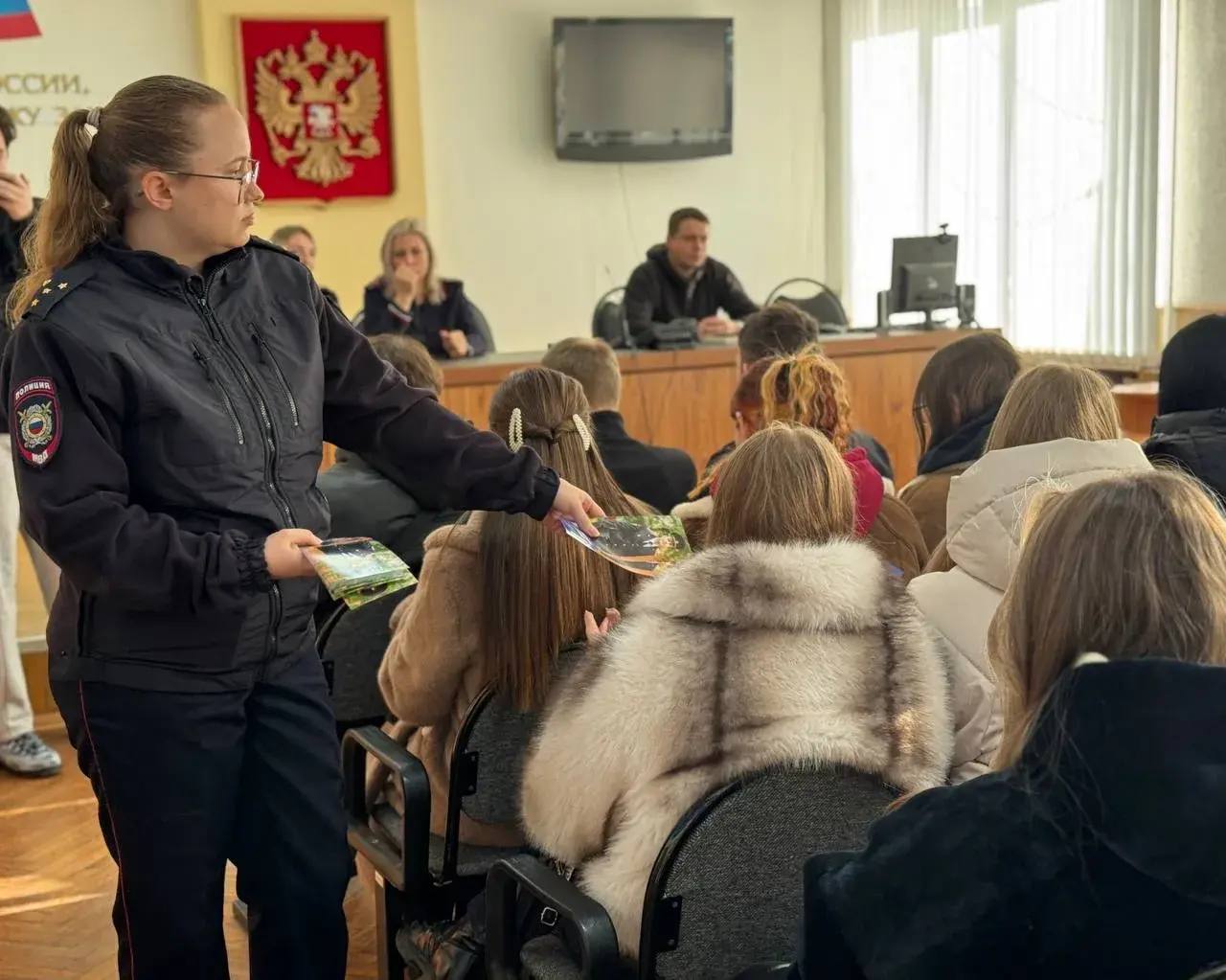 В Железногорске в рамках всероссийской акции «Студенческий десант» организовано знакомство с полицейской службой В Железногорске в рамках всероссийской акции «Студенческий десант» организовано знакомство с полицейской службой