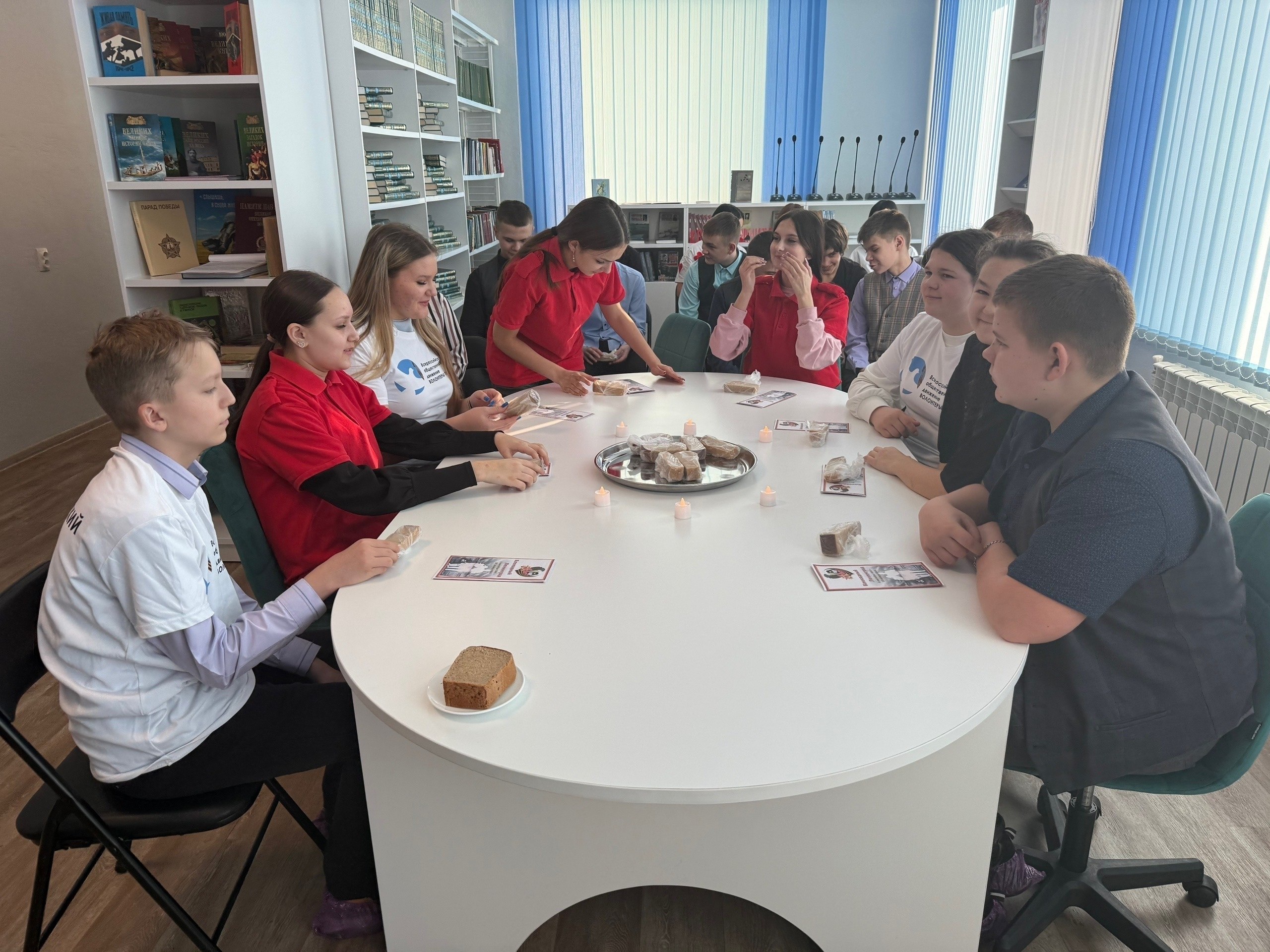 Сегодня в Конышевской межпоселенческой библиотеке состоялось памятное мероприятие "Блокадной памяти страницы" в рамках Федерального проекта «Пушкинская карта» Сегодня в Конышевской межпоселенческой библиотеке состоялось памятное мероприятие "Блокадной памяти страницы" в рамках Федерального проекта «Пушкинская карта»