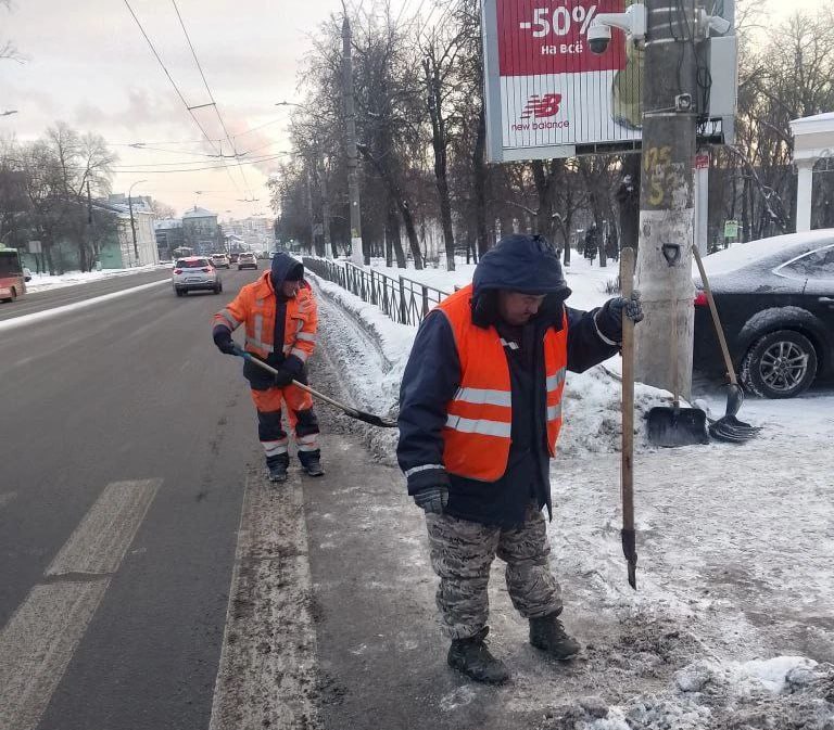 На уборку Курска вышли 66 специалистов и 62 машины На уборку Курска вышли 66 специалистов и 62 машины
