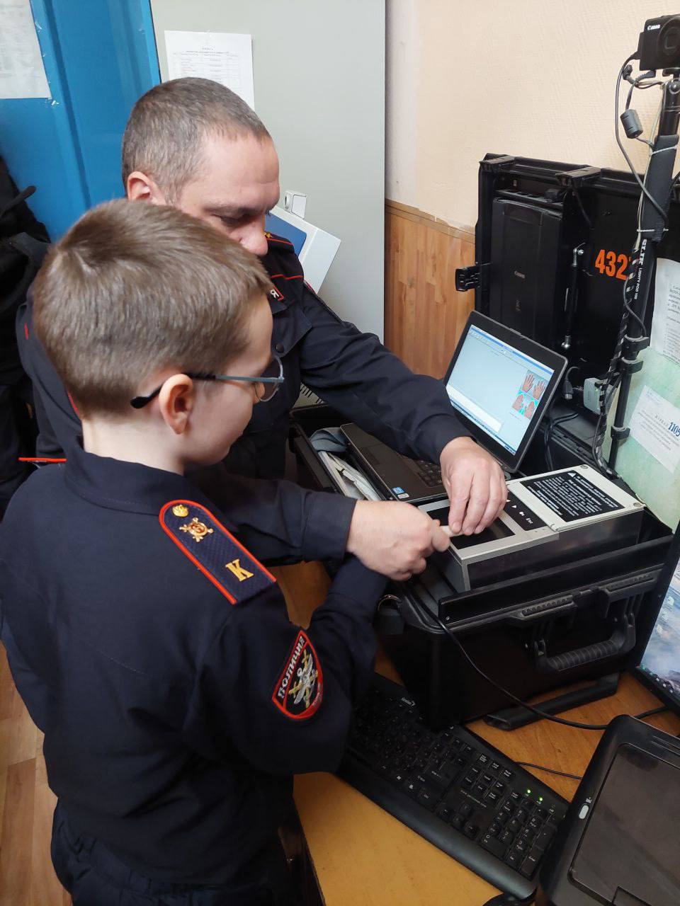 Сотрудники Курского ЛО МВД России на транспорте совместно с общественным советом присоединились к ежегодной Всероссийской акции «Студенческий десант» Сотрудники Курского ЛО МВД России на транспорте совместно с общественным советом присоединились к ежегодной Всероссийской акции «Студенческий десант»