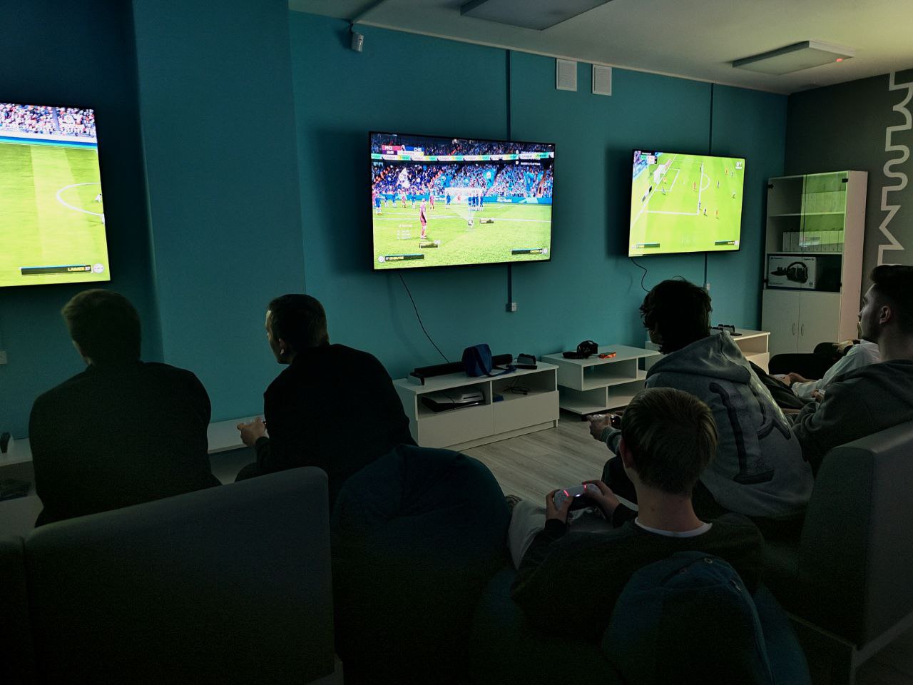 В Курске 10 команд соревновались в диджитал-футболе