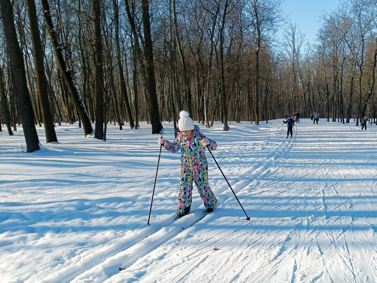 Более 200 педагогов вышли на лыжню в урочище Парк Солянка Более 200 педагогов вышли на лыжню в урочище Парк Солянка