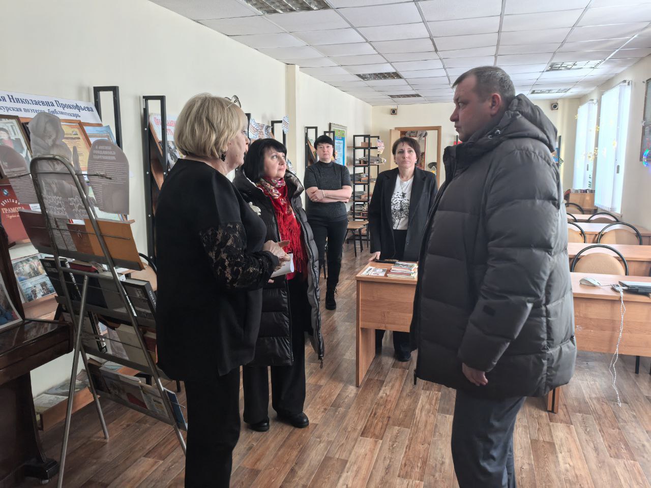 Андрей Телегин: Сегодня посетил Халинскую сельскую библиотеку им. Н. Н. Прокофьевой. Ознакомился с ее материально-технической базой и планах по предстоящей модернизации Андрей Телегин: Сегодня посетил Халинскую сельскую библиотеку им. Н. Н. Прокофьевой. Ознакомился с ее материально-технической базой и планах по предстоящей модернизации