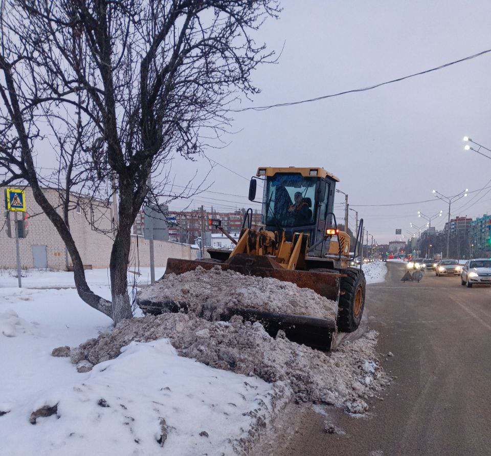 На уборку Курска вышли 66 специалистов и 62 машины На уборку Курска вышли 66 специалистов и 62 машины