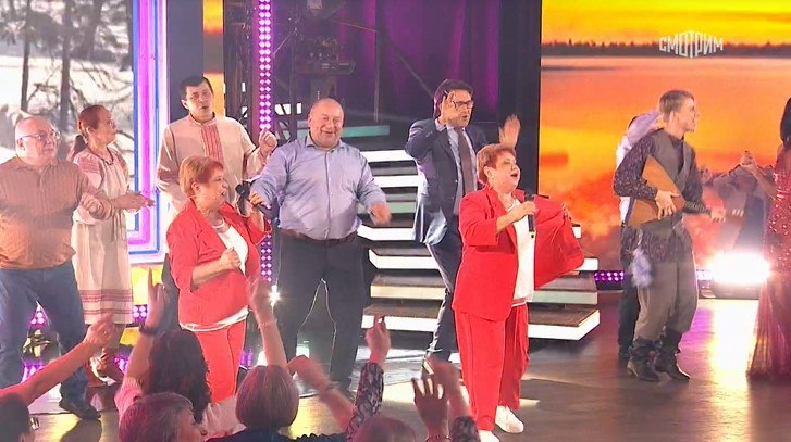 Курские сестры-близнецы спели Андрею Малахову Шамана, удивили его семейной историей и подарили тую