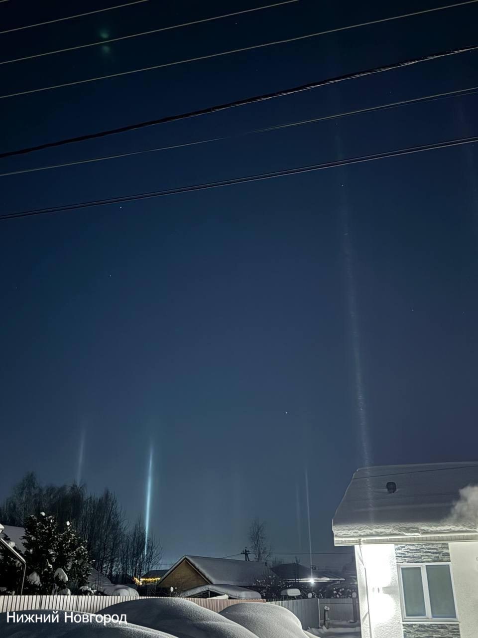 Дарт Вейдер теперь в России: яркие световые мечи столбы озарили небо над западом РФ Дарт Вейдер теперь в России: яркие световые мечи столбы озарили небо над западом РФ