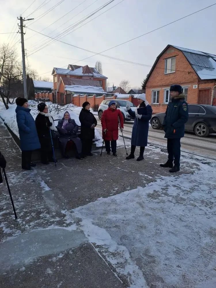 Администрация Центрального округа Курска вместе со специалистами ГО и ЧС и полицией провели встречу с жителями улицы Мичурина Администрация Центрального округа Курска вместе со специалистами ГО и ЧС и полицией провели встречу с жителями улицы Мичурина