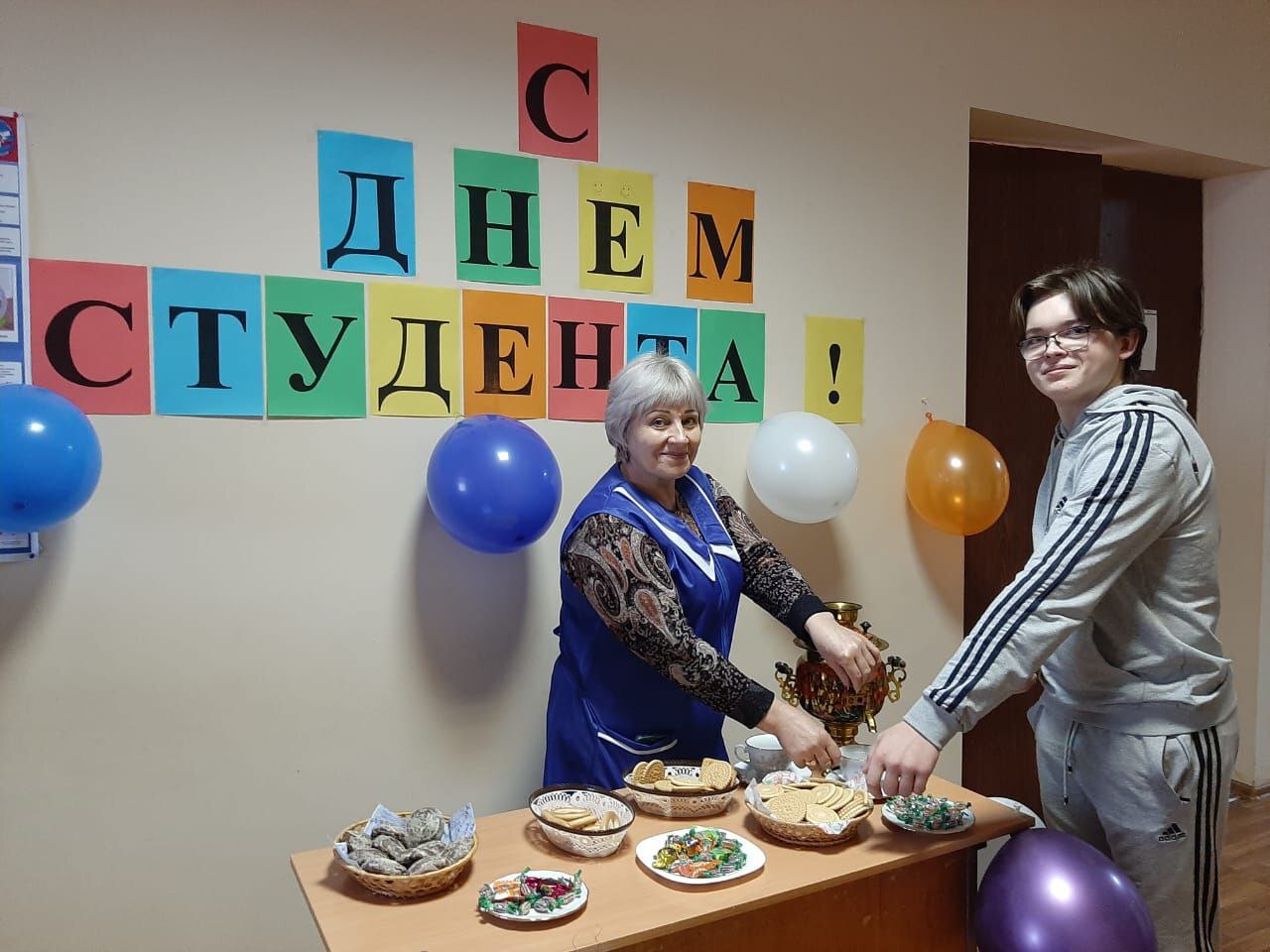 Сегодня отмечается День российского студенчества! Желаем всем студентам колледжей и высших учебных заведений удачи на экзаменах, отличных оценок и крепких знаний