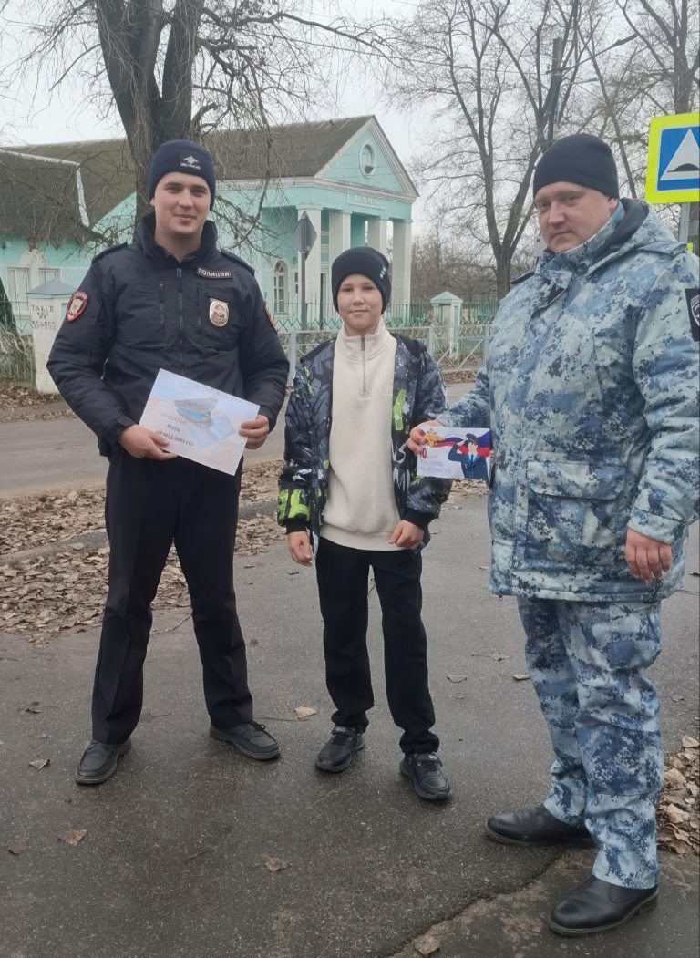 Андрей Белоусов: В «Курской правде» вышла публикация «Теперь я — дядя Вова» о нашем земляке, участковом уполномоченном Рыльского отдела полиции, лейтенанте Владимире Хлусове Андрей Белоусов: В «Курской правде» вышла публикация «Теперь я — дядя Вова» о нашем земляке, участковом уполномоченном Рыльского отдела полиции, лейтенанте Владимире Хлусове