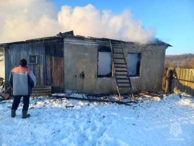 Самосрабатывающий огнетушитель и пожарный датчик спасли жизнь одинокому мужчине в Курской области