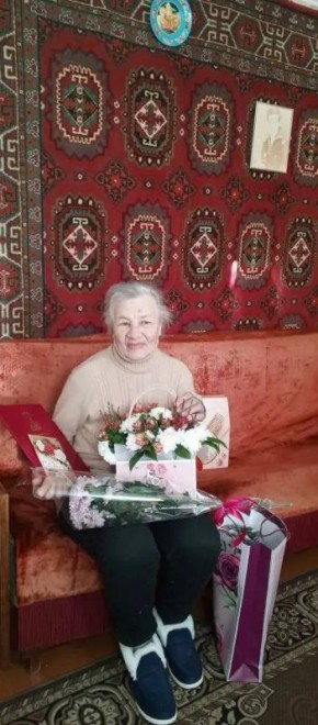 Свой 90-летний юбилей отметила жительница поселка Медвенка Татарова Тамара Николаевна