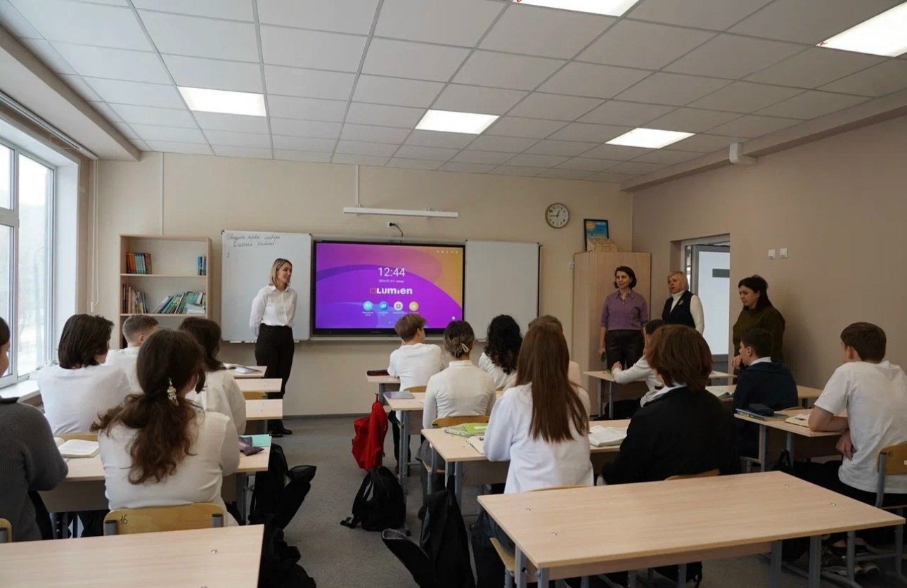 Министр образования и науки Курской области Наталия Леонова посетила школы Железногорска Министр образования и науки Курской области Наталия Леонова посетила школы Железногорска