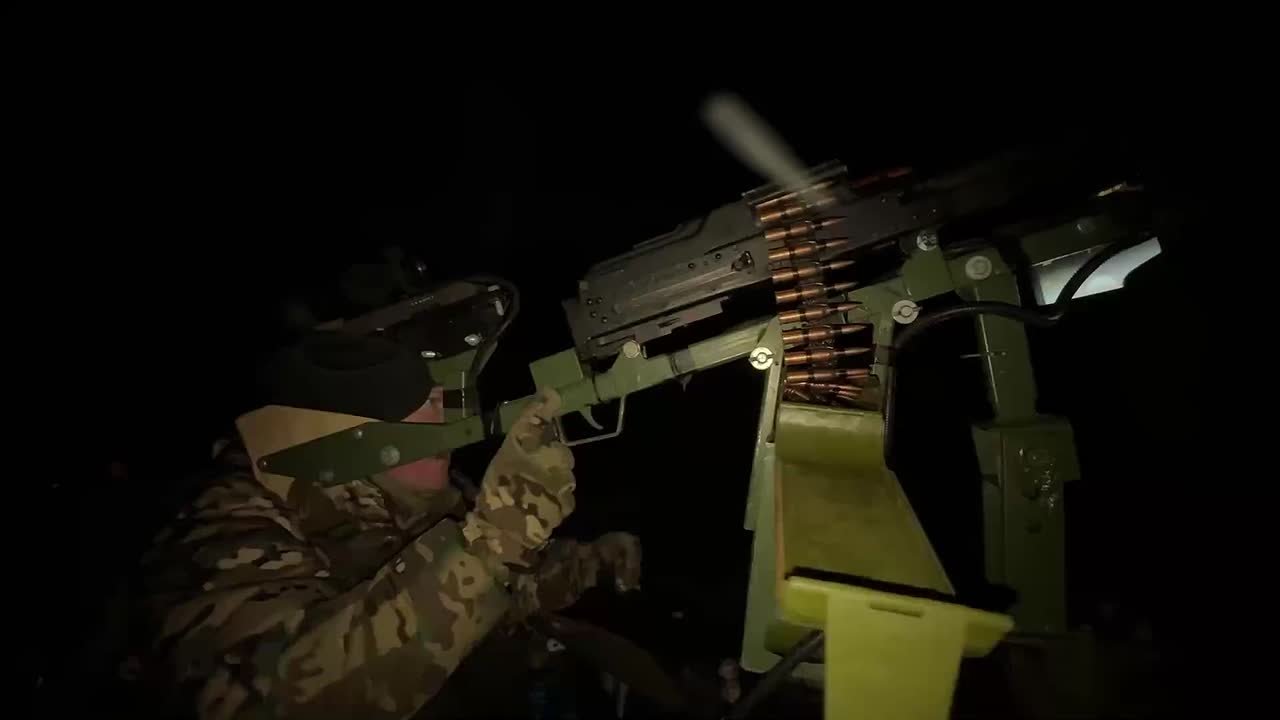 Бойцы мобильных огневых групп группировки войск «Север» показали крыло украинского БПЛА «Лютый»