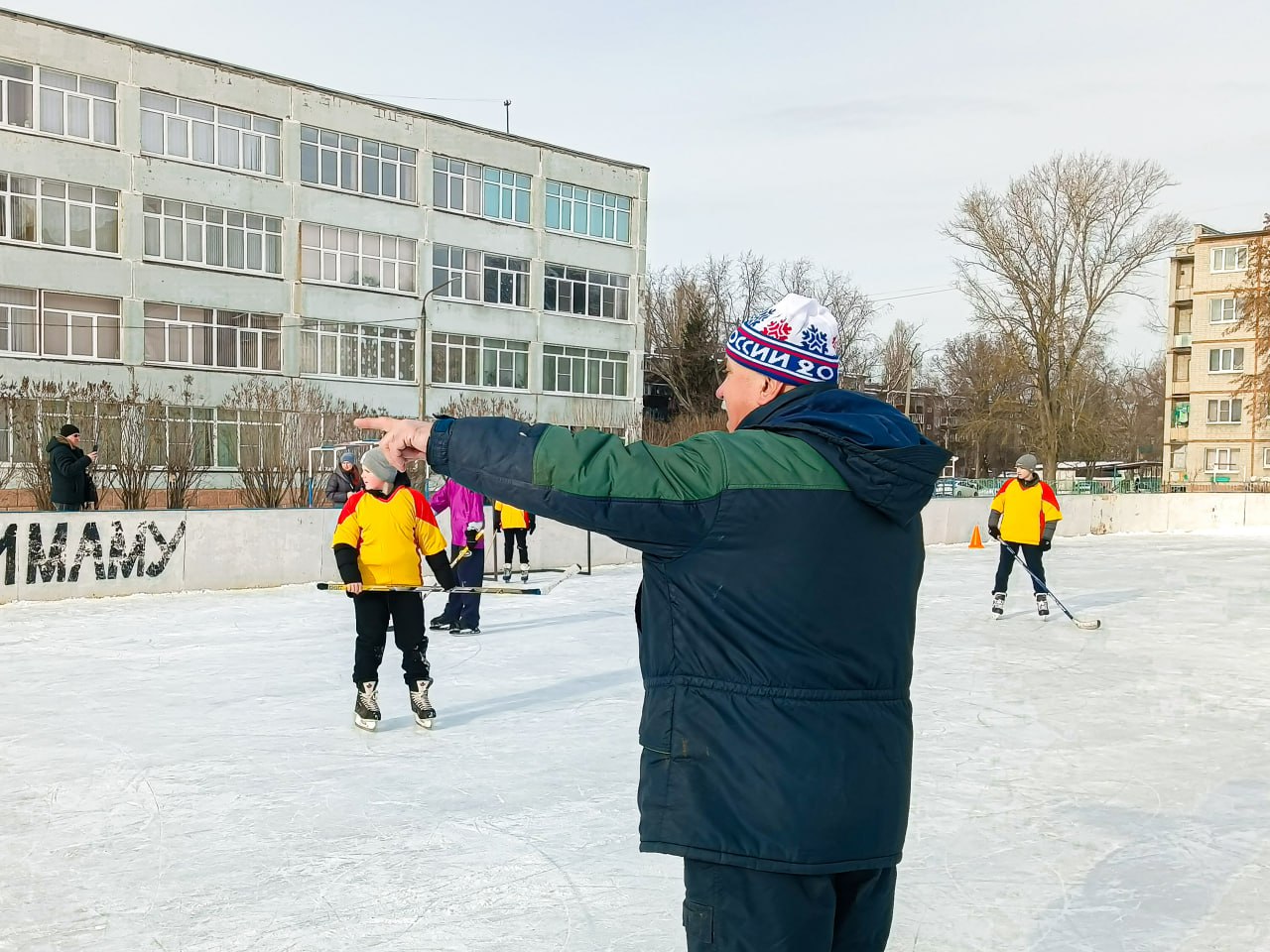 На катке школы №48 прошли хоккейные соревнования среди школ Сеймского округа Курска На катке школы №48 прошли хоккейные соревнования среди школ Сеймского округа Курска