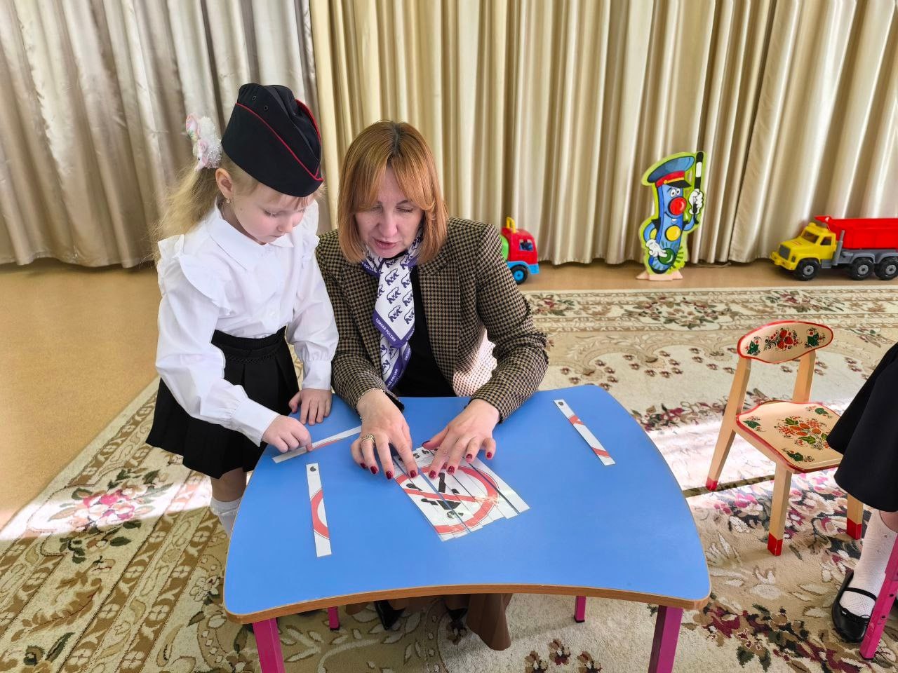 #БезопасныеДороги. Учим с детства правила дорожного движения В Детском саду № 24 г.Курск региональный координатор партийного проекта «Единой России» «Крепкая семья», заместитель председателя Курского городского собрания... #БезопасныеДороги. Учим с детства правила дорожного движения В Детском саду № 24 г.Курск региональный координатор партийного проекта «Единой России» «Крепкая семья», заместитель председателя Курского городского собрания...