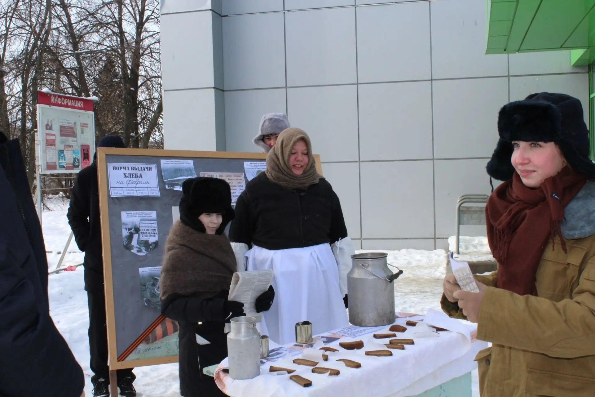 Вчера, в годовщину снятия блокады Ленинграда учащиеся и педагоги Касторенской СОШ №1 провели акцию "Блокадный хлеб" Вчера, в годовщину снятия блокады Ленинграда учащиеся и педагоги Касторенской СОШ №1 провели акцию "Блокадный хлеб"