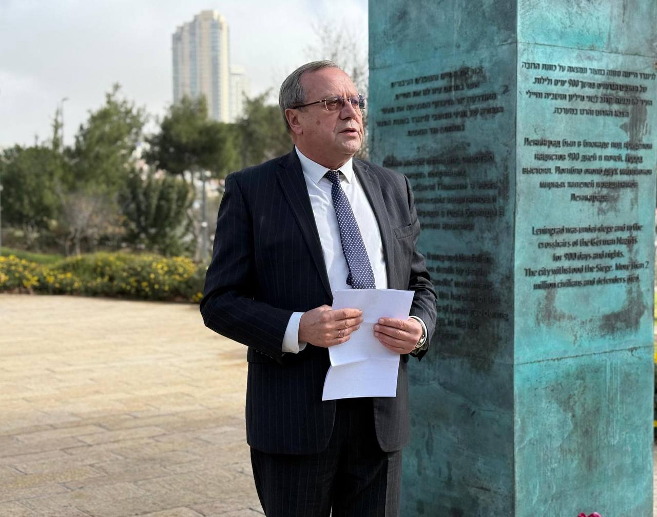 27 января в г. Иерусалиме по случаю 82-й годовщины полного освобождения Ленинграда от фашистской блокады и Международного дня памяти жертв Холокоста Посол России в Израиле А.Д.Викторов принял участие в церемонии возложения...