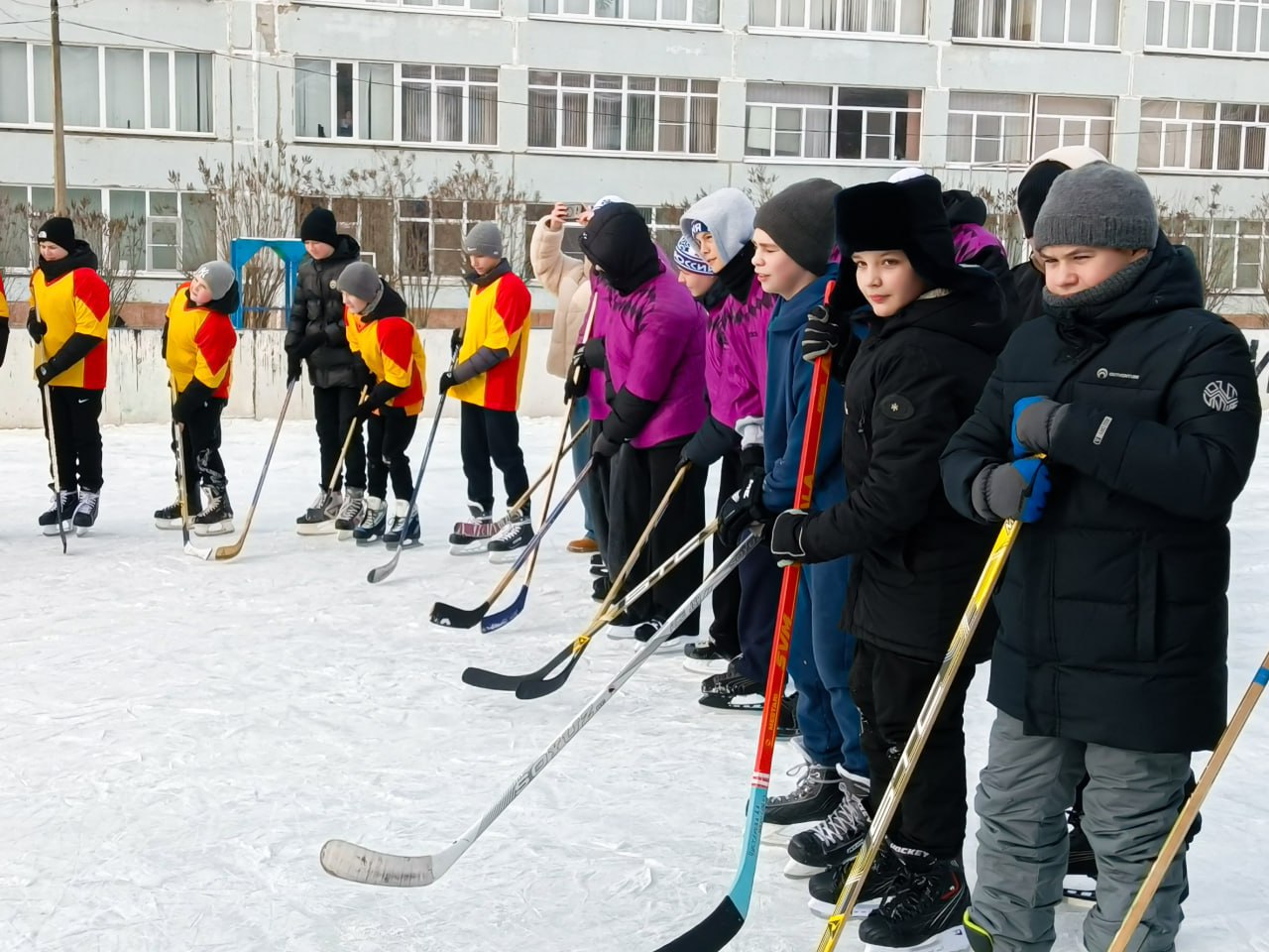На катке школы №48 состоялись хоккейные соревнования среди школ Сеймского округа Курска На катке школы №48 состоялись хоккейные соревнования среди школ Сеймского округа Курска