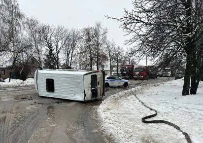 Полиция сообщила подробности массовой аварии в Курске на перекрестке улиц Фрунзе и Дубровинского, где перевернулась маршрутка с пассажирами