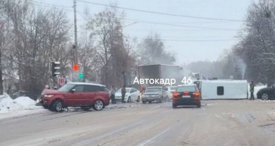 В Курске внедорожник протаранил маршрутку с пассажирами