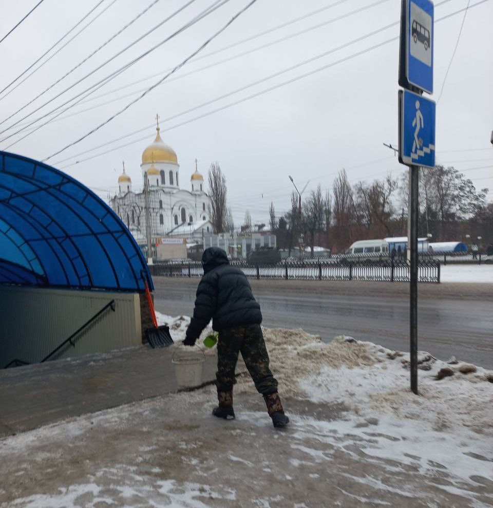 Весь день в Курске будут идти работы по уборке снега Весь день в Курске будут идти работы по уборке снега