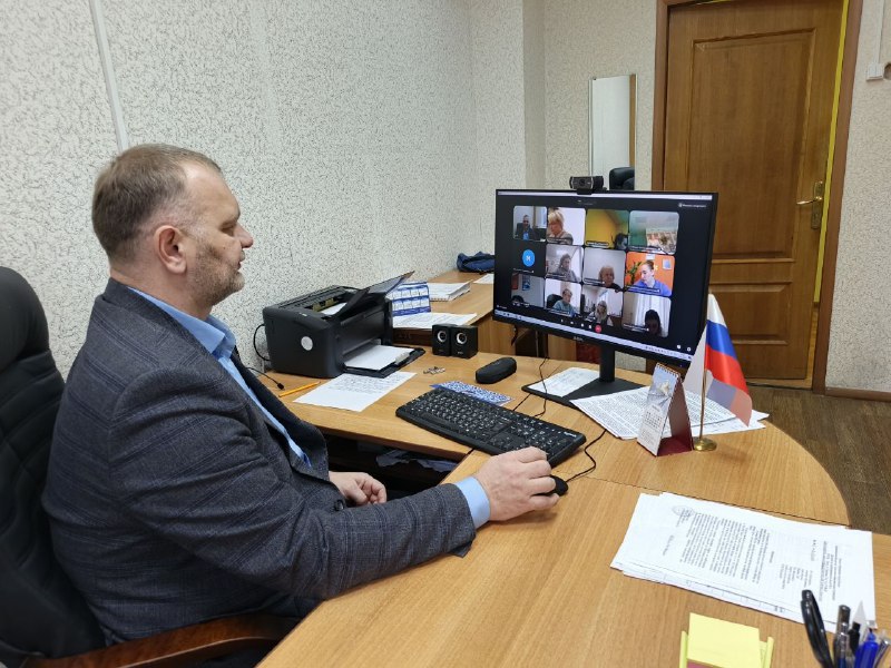 И.о. председателя комитета образования города Дмитрий Иванов провел еженедельное совещание руководителей образовательных организаций