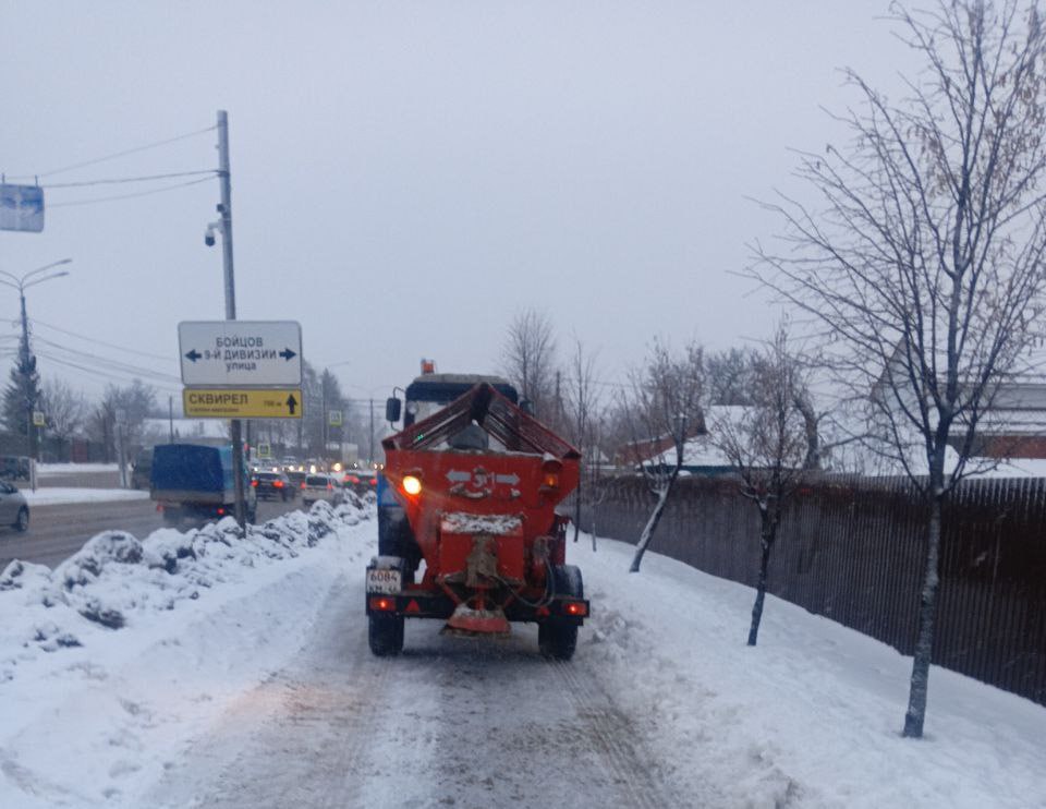 Весь день в Курске будут идти работы по уборке снега Весь день в Курске будут идти работы по уборке снега