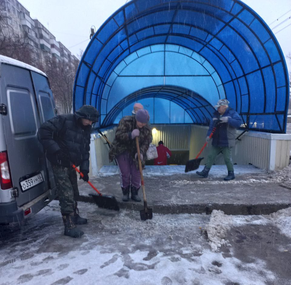 Весь день в Курске будут идти работы по уборке снега Весь день в Курске будут идти работы по уборке снега