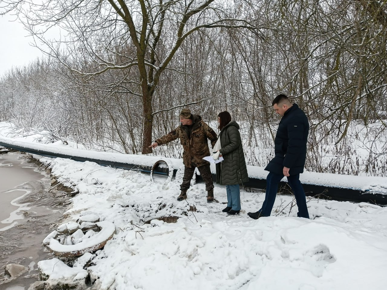 Сегодня и.о. первого заместителя главы администрации города Ольга Гранкина провела очередную встречу с жителями улиц Смородиновой и Братской, где продолжается строительство канализационной насосной станции
