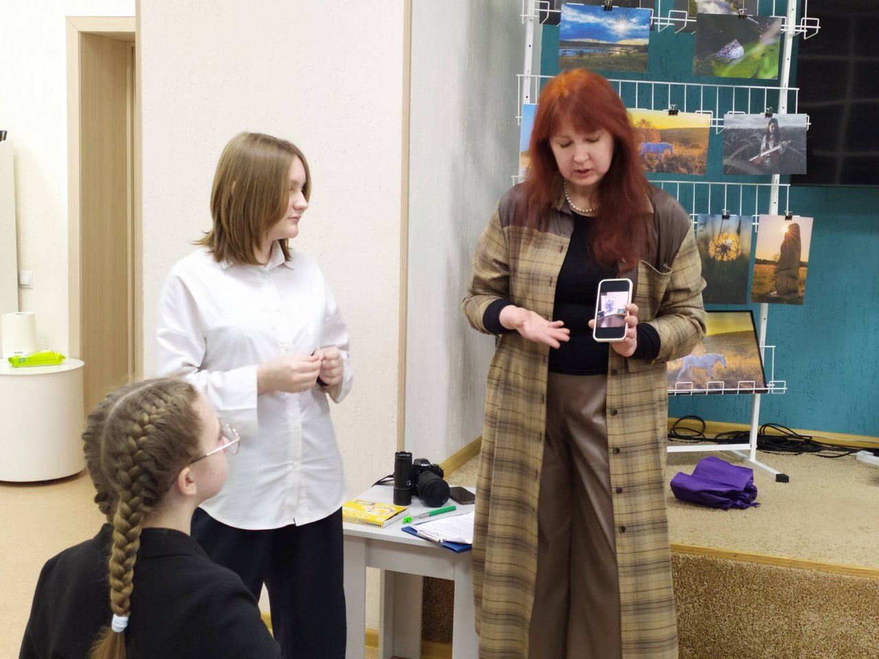 В детской модельной библиотеке-филиале №1 им. Е.А. Благининой состоялась встреча-практикум «Фотография как зеркало времени» для учеников школы №15 Курска В детской модельной библиотеке-филиале №1 им. Е.А. Благининой состоялась встреча-практикум «Фотография как зеркало времени» для учеников школы №15 Курска